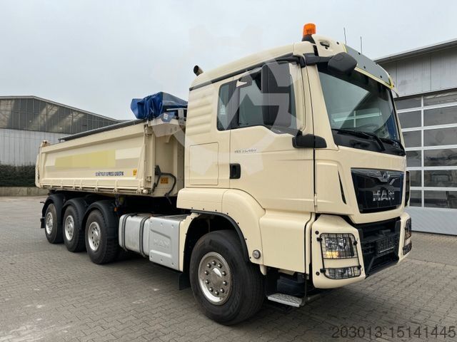 Waste Management takes delivery of new MAN TGS 35.420 8x4 Hook