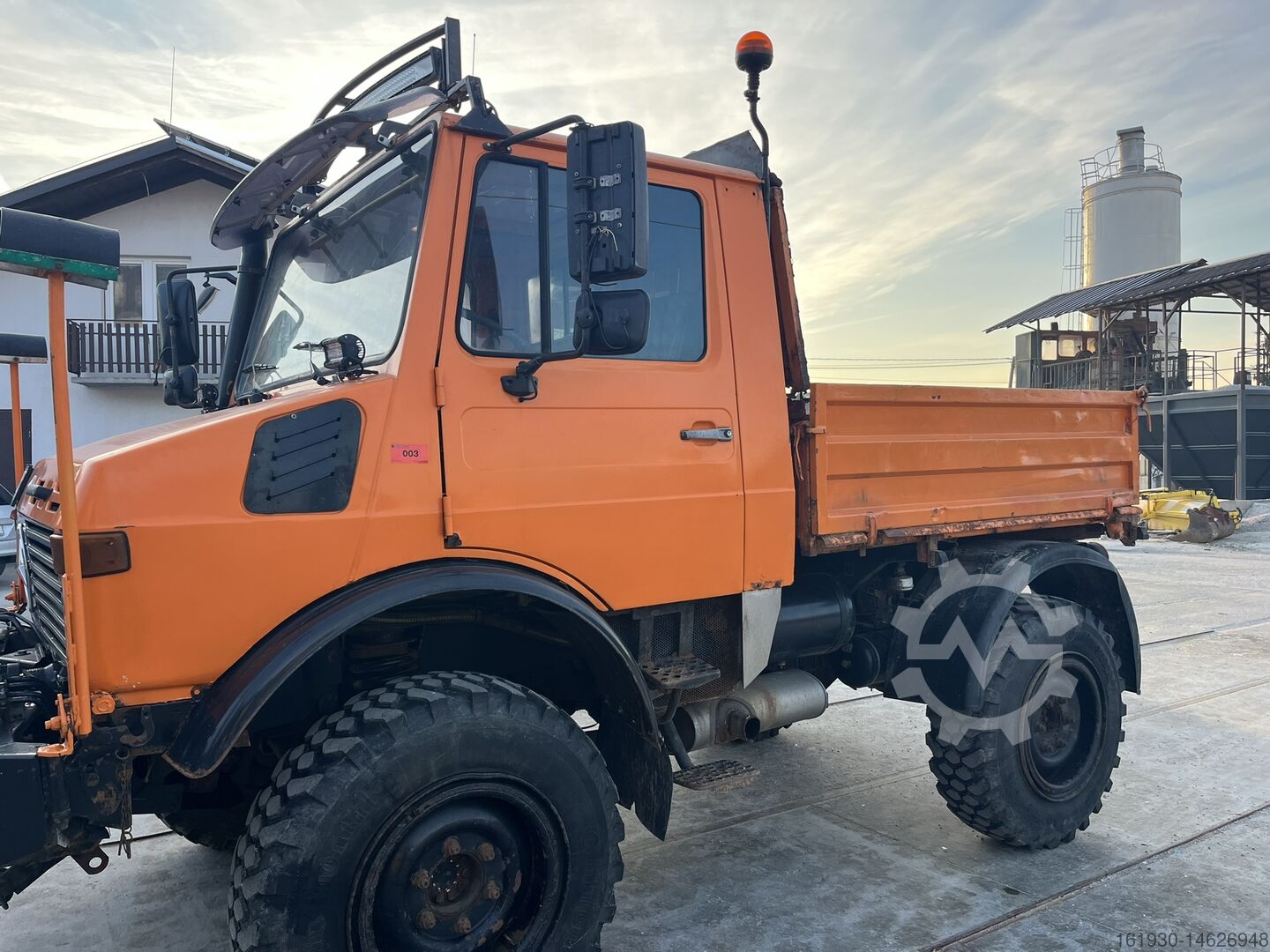 Mercedes agricultural Unimog 2.650 with front hydraulics Metal kit of a  functional model.
