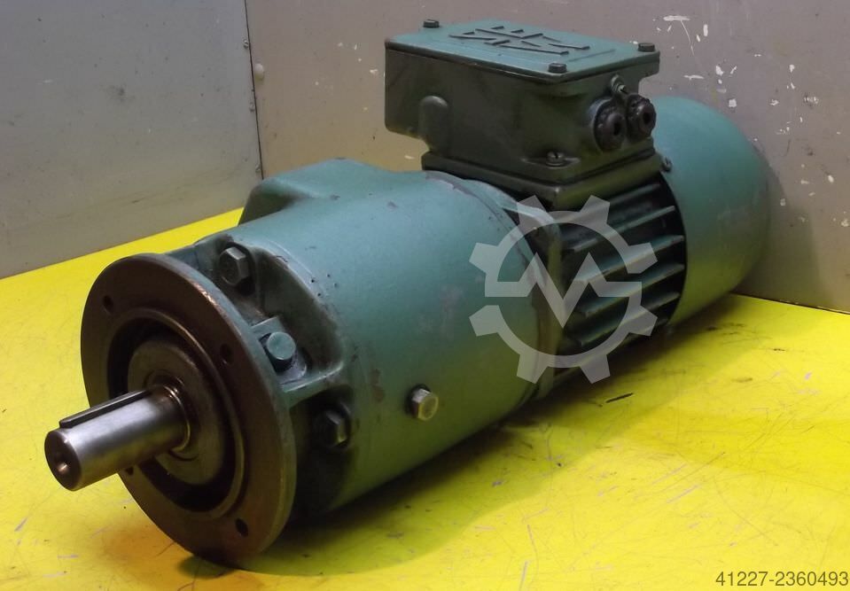 Used SEW-EURODRIVE RF53VD22-4M Gear motor 0.37 kW 46 rpm for sale