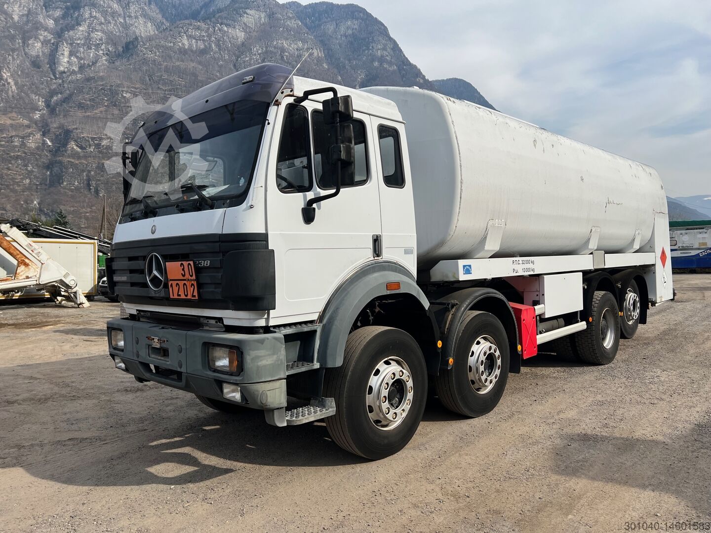 ▷ Used Truck with tank body MERCEDES 3238 for sale - Used