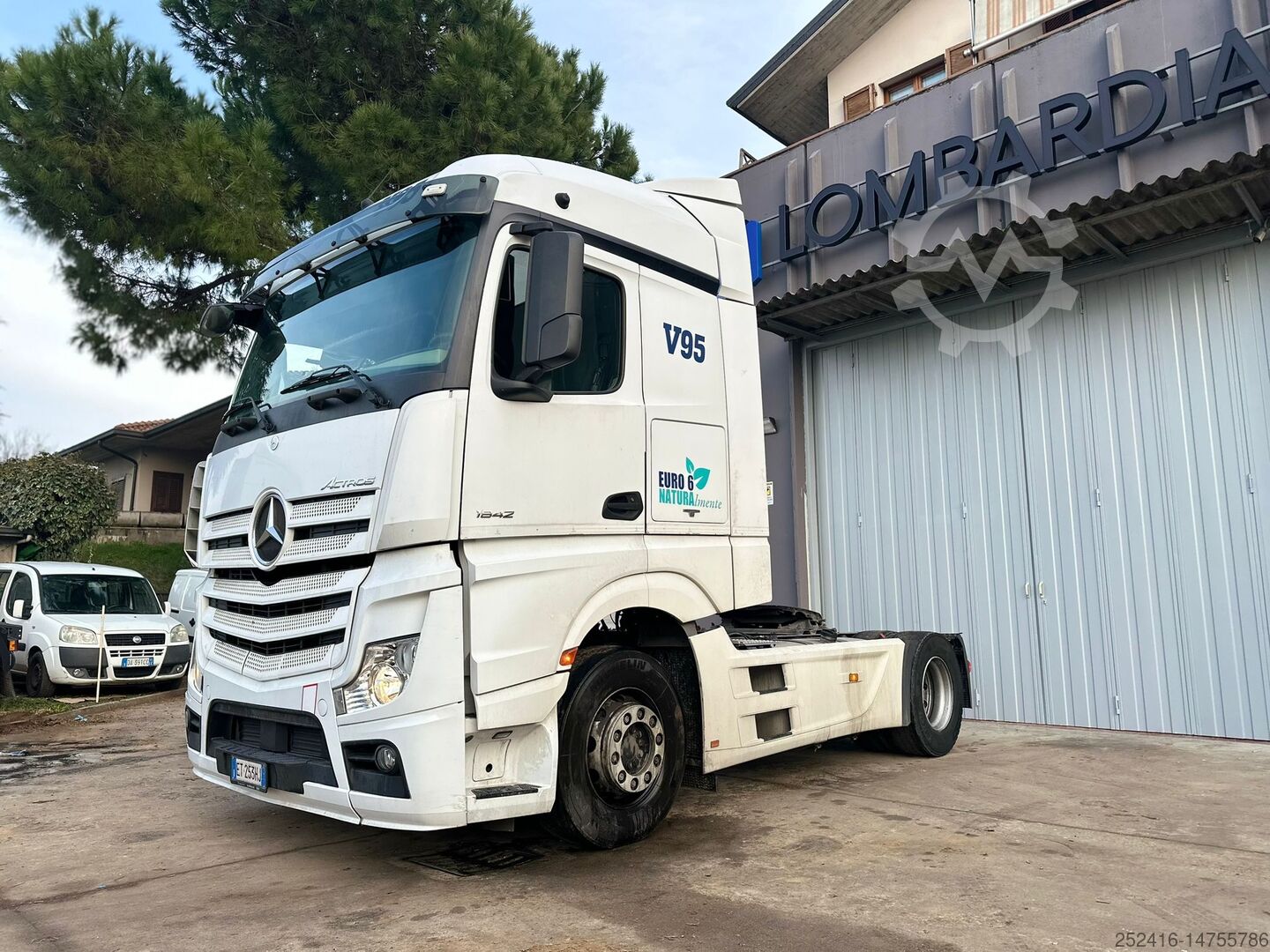 ▷ Used standard tractor Mercedes-Benz ACTROS/1842/EURO 6/CABINA CON RALLA  for sale 