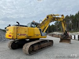 Kobelco E215B Tracked excavator w/ 2 buckets, tilt and art