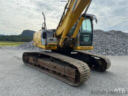 Kobelco E215B Tracked excavator w/ 2 buckets, tilt and art