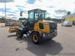 XCMG XC916E with bucket and forks