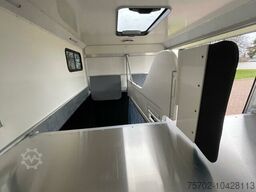 Steinsberger Anka 2 Pferdeanhänger mit Wohnung