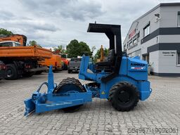 RAMMAX RW1800 SPT Erdbauwalze mit Schild