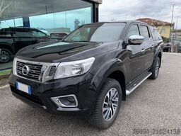 Nissan Navara 4WD 5 posti con HardTop