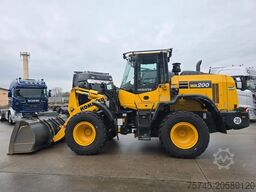 KOMATSU WA 200 * WENIG BELASTET * TOP * NEUE REIFEN