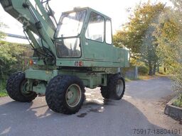 FUCHS 713, Verstellausleger, Allradantrieb