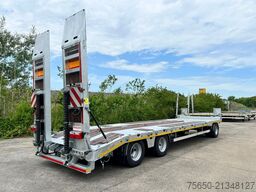 Möslein T 3-9,20 F  3 Achs Tieflader mit gerader Ladefläche 9 m, Neufahrzeug