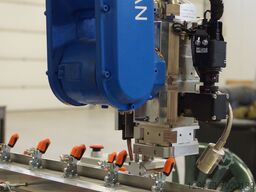 YASKAWA/ MOTOMAN HP20D/ LASERLINE LDM 12 LASER WELDING