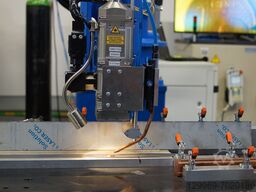 YASKAWA/ MOTOMAN HP20D/ LASERLINE LDM 12 LASER WELDING