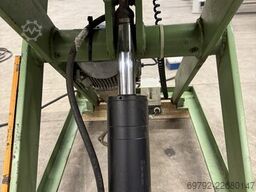 WTT Hubtisch mit Rollenförderer