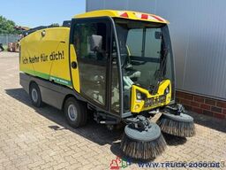 Johnston Bucher Johnston Sweeper CX202 mit EURO 6 Klima