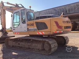 Liebherr R906 LC Litronic with two buckets