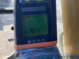 Liebherr R906 LC Litronic with two buckets