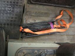 MERCEDES-BENZ Unimog U1250 mit Kran MKG 105