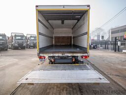 RENAULT D12 210 DXI + DHOLLANDIA