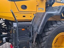 KOMATSU WA200 * WENIG BELASTET * TOP  * NEUE REIFEN