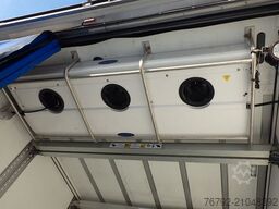 SCHMITZ CARGOBULL SKO 24/L FP 45 Multitemp/Doppelst./LBW 3to./Lift