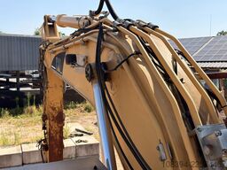 Caterpillar 318B Tracked Excavator