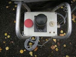 UNIMOG U2100 437/30 Zugmaschine mit Kran P14500D