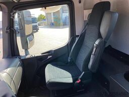  eActros 300 L Abrollkipper mit Haken