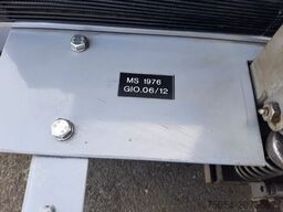 Hebelift mit Kran für Akkus von Elektrofahrzeuge