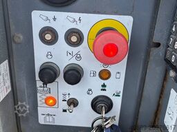 SkyJack SJ6832RT - 11,70m Diesel Scherenarbeitsbühne