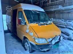 Mercedes-Benz 416 CDI Sprinter with tail lift