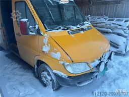 Mercedes-Benz 416 CDI Sprinter with tail lift