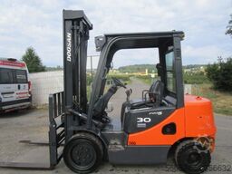 Doosan D30S-5 -ZINKENVERSTELLER + Seitenschieber