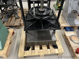 Karl Krause Large Bookbinding Press