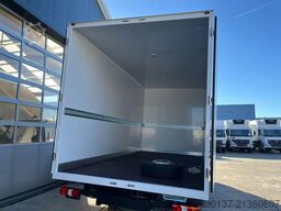 Mercedes-Benz Accelo 915 4x2 Closed Cargo Truck