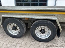 Demmler TT119 Tiefladeranhänger mit Rampen Fräse