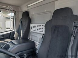 Iveco EuroCargo ML 180 E 32/P  Gardine LBW