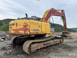 New Holland Kobelco E305B Crawler Excavator w/ Digger Bucket.