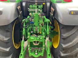 John Deere 6215R