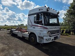 MERCEDES-BENZ 1524 BDF mit Klima, Ladebordwand, 2 x Bett