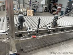 Van der Meijden Machines Powered roller conveyor belt