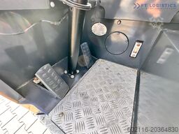 Combilift CB3000 / FREE LIFT / NEW TIRES /LIKE NEW