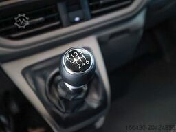 VW Transporter Kastenwagen mit L-Trennwand AHK