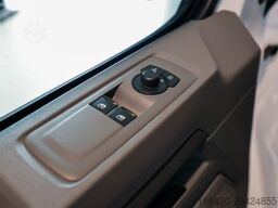 VW Transporter Kastenwagen mit L-Trennwand AHK