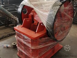 Mingyuan Small mobile jaw crusher Mobile Diesel jaw crusher 250x400
