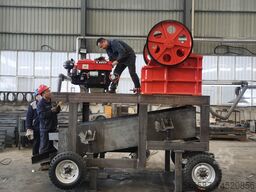 Mingyuan Small mobile jaw crusher Mobile Diesel jaw crusher 250x400