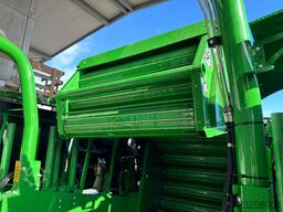 John Deere C441R mit Folienbindung