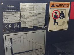 DOOSAN D90S-5 / 9 ton