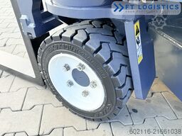 Combilift CB3000 GAS TRIPLEX 4900 FREE-LIFT