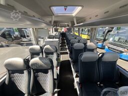 MAN R 07 Lions Coach