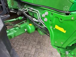 John Deere 6215R